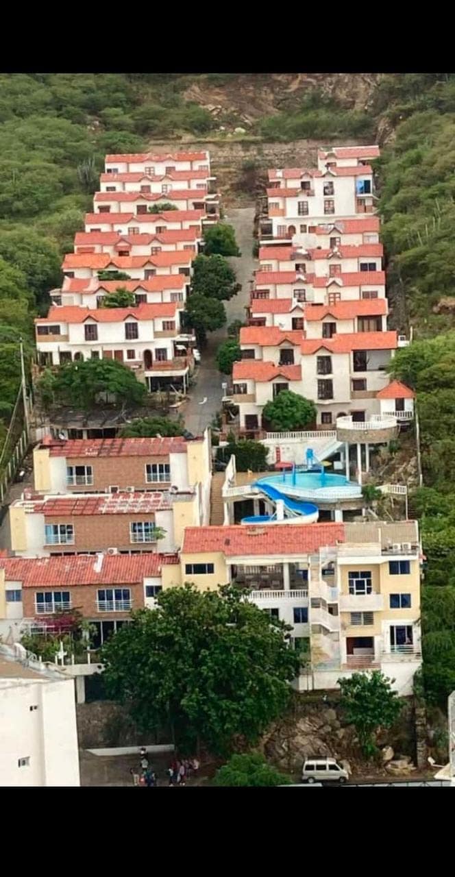 Sobre la montaña — Villa Roca